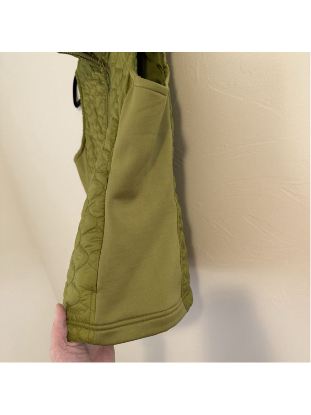 L.L. Bean Women’s Quilted Micro Puff Stretch Vest Size Small Green - Picture 3 of 7